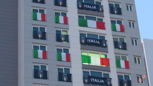 선수촌 아파트에 걸린 이탈리아 국기