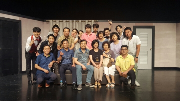 연극 관람 후 경산서부교회 성도들과 배우들이 함께. @박경환 목사