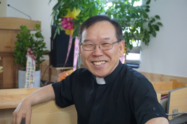 평택에 '작은예수들교회'를 개척한 김철환 목사