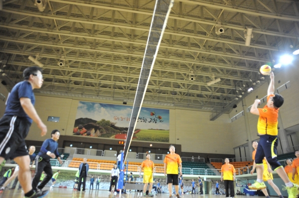 제9회 남선교회호남협의회 회장기 배구대회가 8일 고창군립체육관에서 열렸다. 이날 10개노회 130여명이 참가했다.