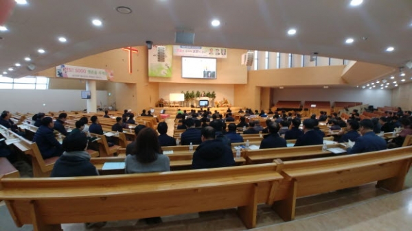 금천교회 김진홍 목사는 '모래알 같은 작은 일'이라며 소박한 마음으로 설교콘퍼런스를 열었다고 말했다.