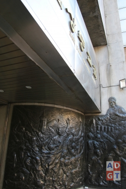 서울 남창동에 위치한 상동교회 1층 현관 오른쪽에 세워진 1984년 6월 17일에 세워진 기념조각물. “상동감리교회 100년의 과거와 영원한 미래”라고 적혀 있다. 정성경 기자