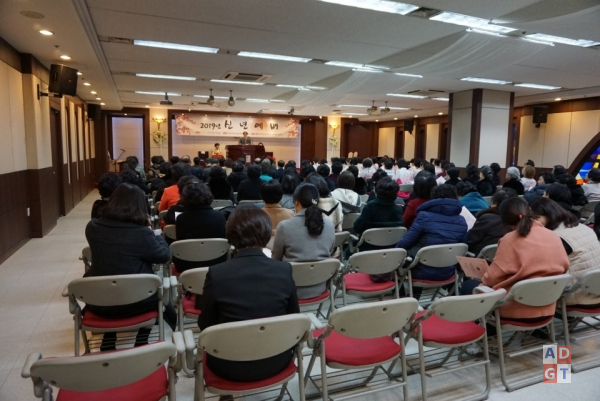 여전도회전국연합회는 지난 2일 여전도회관 2층에서 신년예배와 하례회를 열었다.