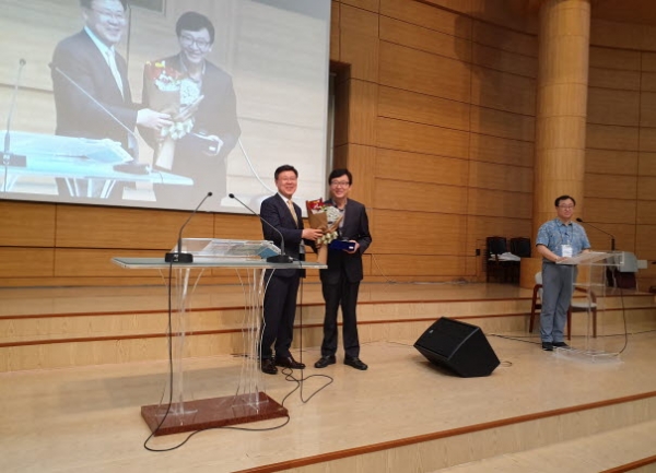 안기성 목사(기교과 74학번)외 3명이 광나루 동문상을 수상하였다. (김성수 지역기자)