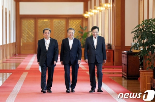 문재인 대통령이 3일 한국교회 주요 교단장들을 청와대로 초청해 오찬을 가졌다.