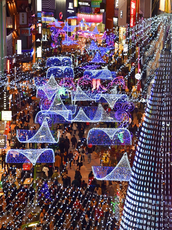 지난해 열린 광복로 크리스마스 트리문화축제 전경 사진. 부산시청 제공