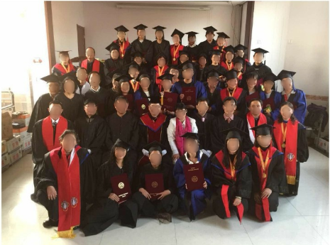 목회자로 인정을 받은 중국인 신학생들. 이들의 어깨에 중국교회의 미래가 달려있다. 한국교회는 어떻게 중국선교를 이어갈 것인가 =K 선교사 제공