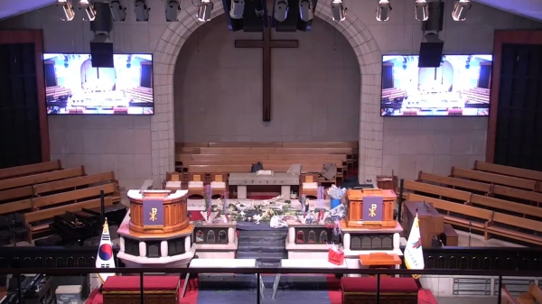한국교회가 코로나19 확산을 방지하기 위해 주일예배를 온라인 예배로 대체하는 움직임을 보이고 있다. 사진은 온라인 예배를 준비하고자 유튜브 채널을 통해 방송 송출 테스트 중인 영락교회. 출처 영락교회 유튜브 채널