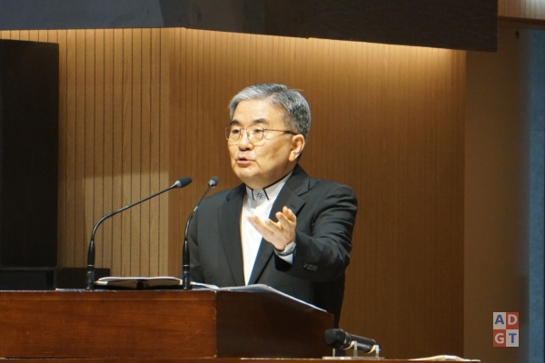 한국교회의 거룩성 회복을 주제로 설교를 전하는 주승중 목사. 김유수 기자