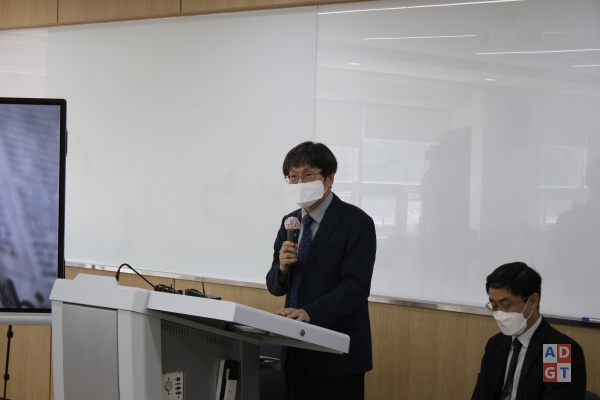 국내와 해외 언론 비교 분석을 발표하는 박정관 교수. 이신성 기자